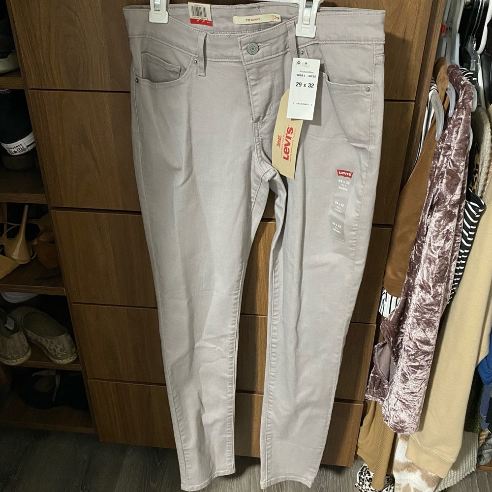 Grey Levi’s Skinny Jeans